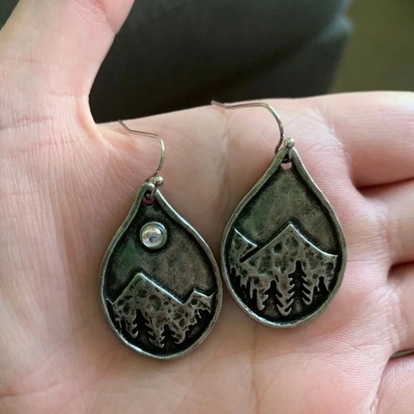🏔 Vintage Mountain Engraved Retro Earrings 🏔 - Picture 6 of 7